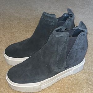 NEVER WORN platform shoes
